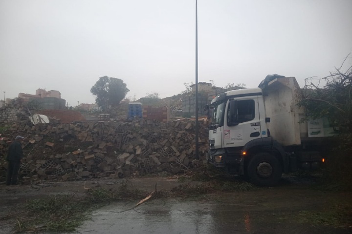 تنفيذ عملية واسعة لهدم مستودعات عشوائية لتخزين مواد البناء بسيدي البرنوصي