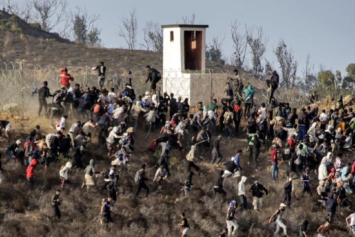 القوات العمومية تجهض محاولة للاقتراب من السياج المحيط بمدينة سبتة المحتلة