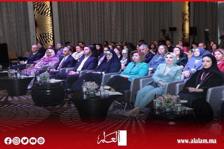 نعيمة بن يحيى تشارك في مؤتمر دولي بأذربيجان حول حماية الأطفال في البيئة الرقمية