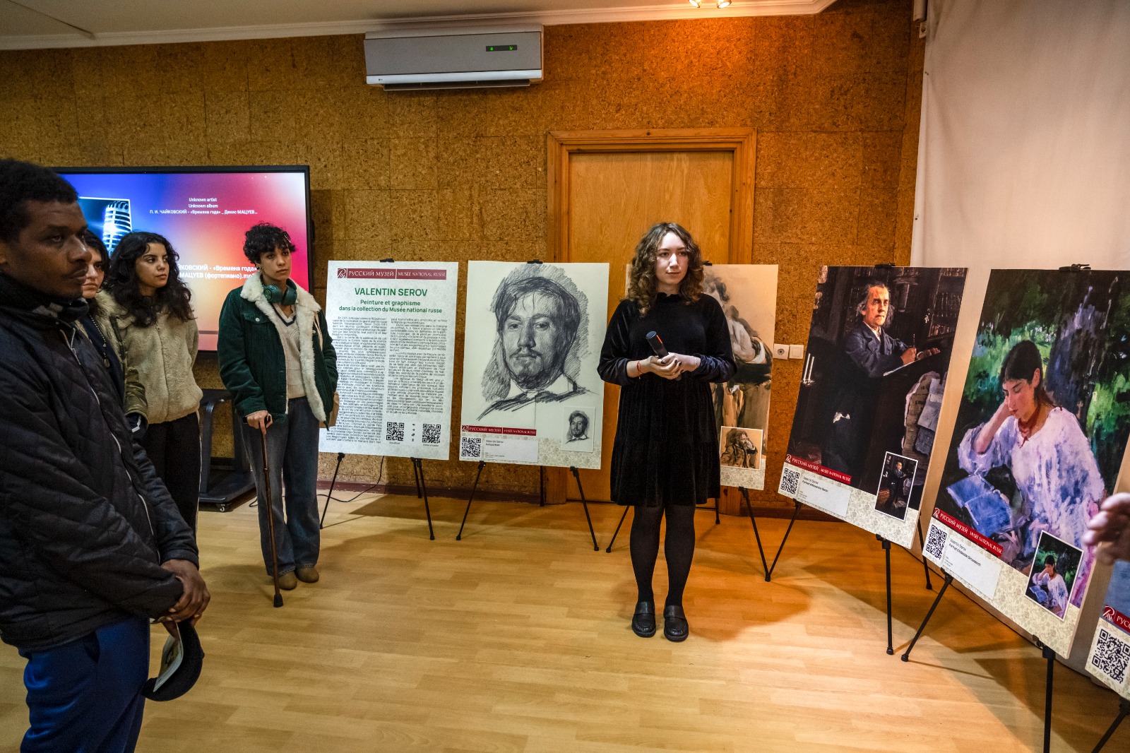 البيت الروسي يحتفي بسيروف: ألوان تحكي وحياة تروى