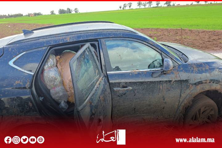 هكذا تخلى تاجر مخدرات عن سيارته التي علقت في الوحل بعد مباغتته من قبل الدرك