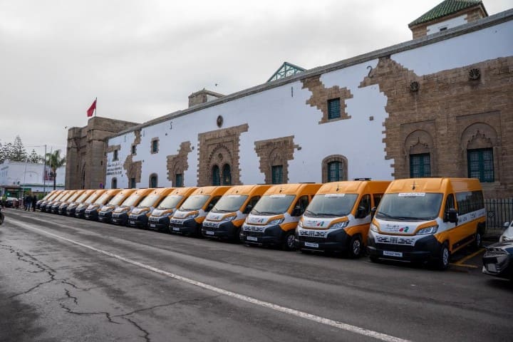 توزيع سيارات للنقل المدرسي لفائدة الجماعات القروية التابعة لجهة الدار البيضاء سطات