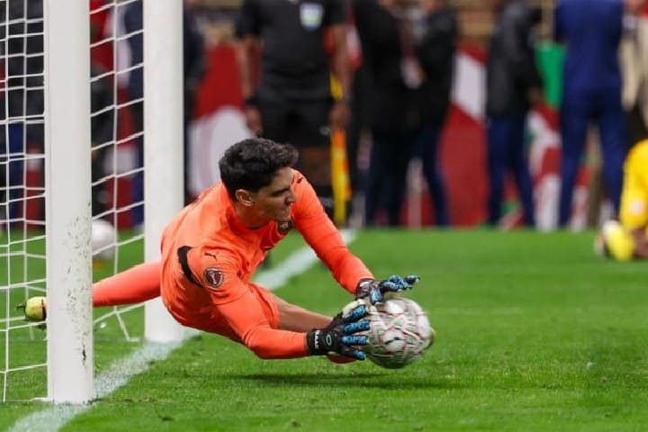 بونو يرفع راية العرب عاليًا في الرياض