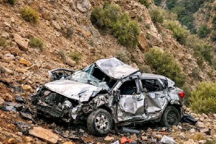 انقلاب سيارة بمنحدر خطير بين بوهيا وتمكروت بإقليم الحسيمة دون خسائر بشرية