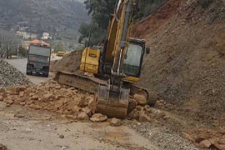 السلطات تسابق الزمن لفتح طريق الوحدة الرابط بين إساكن وكتامة وتاونات