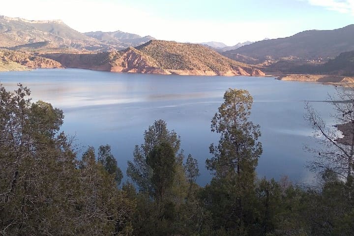 امتلاء سد مولاي يوسف عن آخره يدفع إلى إجراءات وقائية وتحذير الساكنة بقلعة السراغنة