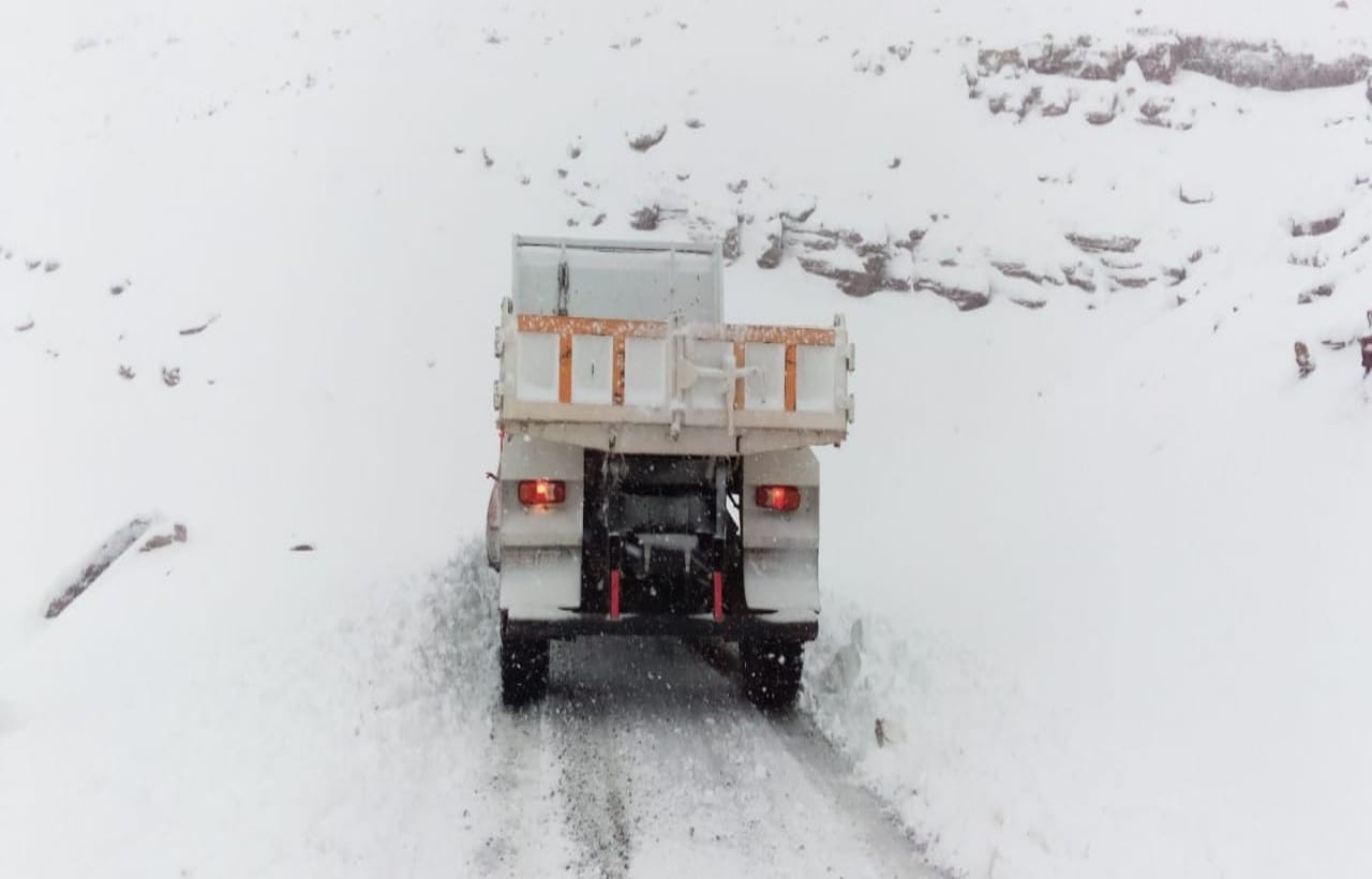 الثلوج تكسو قمم المملكة… مقاييس مهمة للتساقطات بعدد من الأقاليم