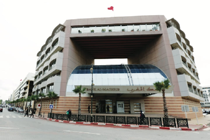 بنك المغرب يُخفِّض كلفة الاقتراض بعد تراجع أسعار الفائدة إلى 4.82% في نهاية 2025