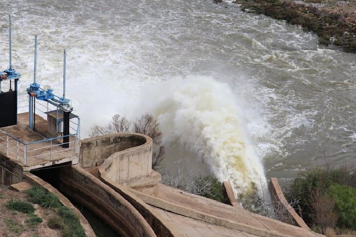 سد وادي المخازن يواصل تجاوز طاقته الاستيعابية ويبلغ 160% من نسبة ملئه