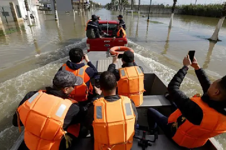 تكلفة‭ ‬باهظة‭ ‬للفيضانات‭ :‬خسائر‭ ‬في‭ ‬الأرواح‭ ‬وأضرار‭ ‬كبيرة‭ ‬بالبنية‭ ‬التحتية الـمغرب‭ ‬يقدم‭ ‬نموذجا‭ ‬استثنائيا‭ ‬في‭ ‬تدبير‭ ‬الأزمة