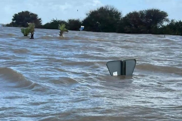 فيضانات غير مسبوقة تجتاح الغرب… آلاف المتضررين وخسائر فادحة في الأرواح والمزروعات