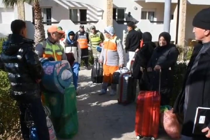 عودة متضرري فيضانات القصر الكبير إلى منازلهم وتعبئة شاملة لدعمهم