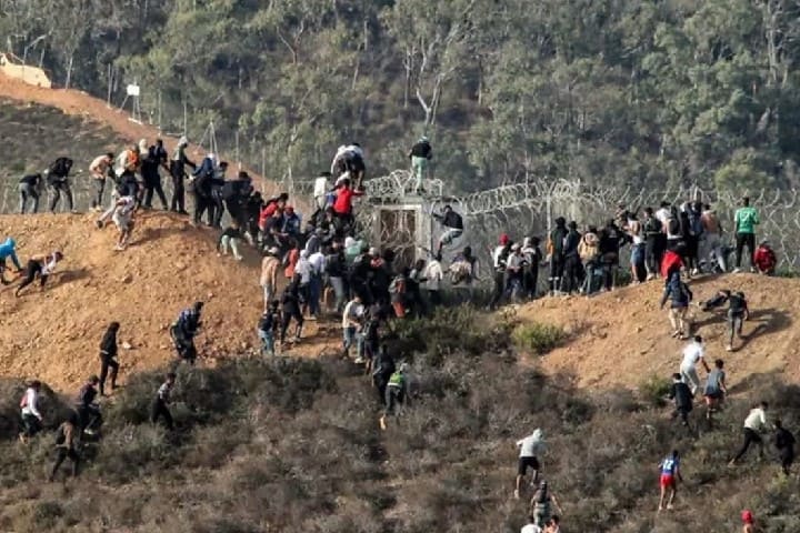 مهاجرون غير نظاميين يثيرون القلق في مدشر بني مزالة… والسكان يطالبون بتدخل عاجل