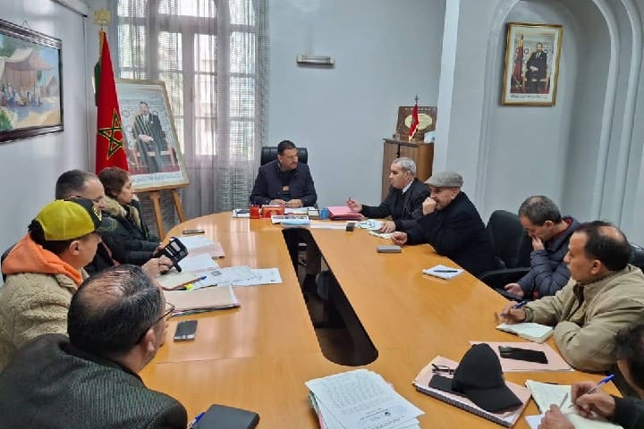 اجتماع موسع بجماعة مرتيل، لوضع خطة استباقية تضمن جاهزية المدينة لإنجاح الموسم الصيفي