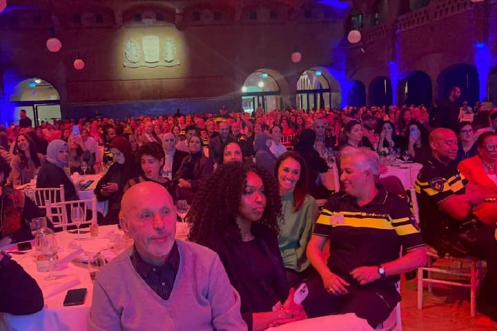 إفطار رمضاني ضخم بأمستردام وإشادة رسمية بدور الشرطة من أصول مغربية في خدمة المجتمع الهولندي