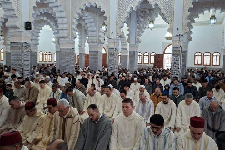 الحسيمة تحتفي بعيد الفطر في أجواء إيمانية بمسجد محمد السادس