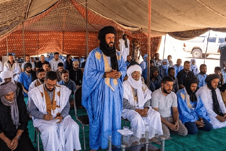 عشرات الغاضبين يعتصمون بخيمة قبالة مقر قيادة البوليساريو