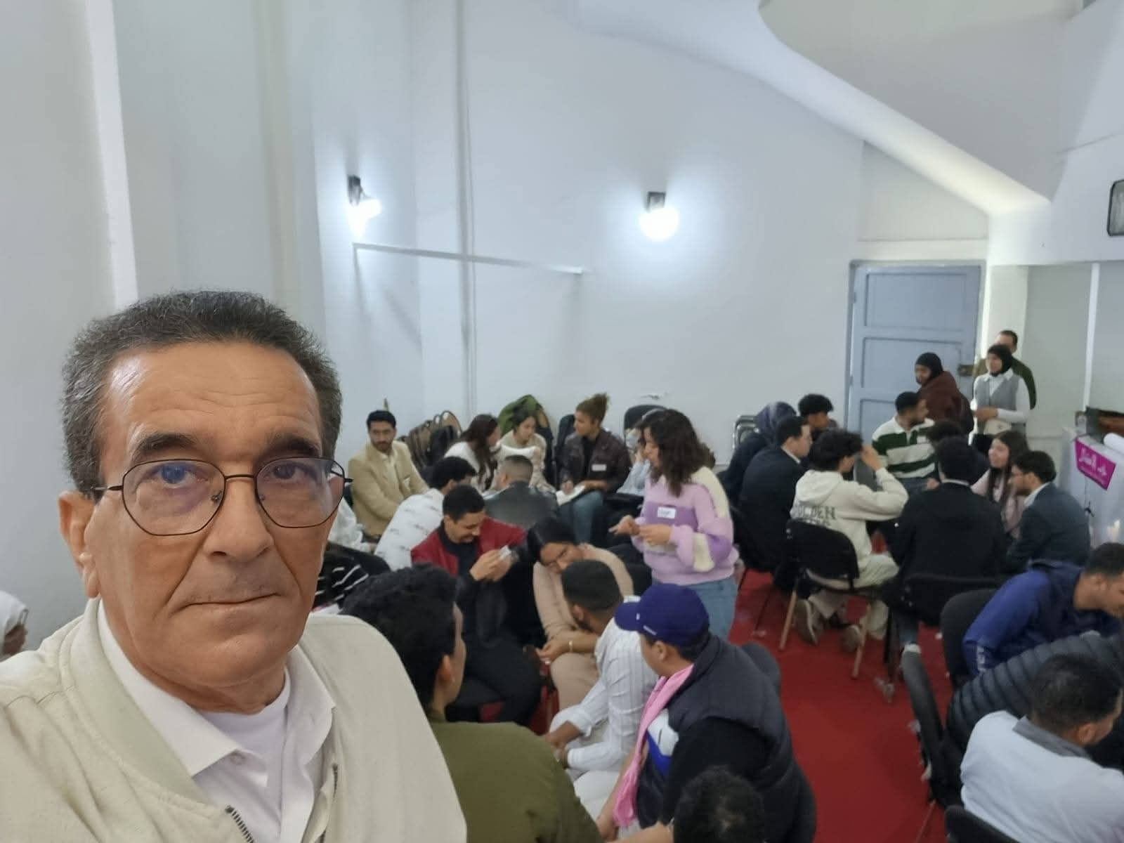 لقاء تأطيري بالبرنوصي يجمع الشباب لمناقشة التنمية المحلية والتحاور السياسي