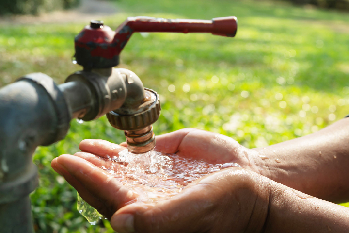 المغرب يعزز التزويد بالماء الشروب عبر اقتناء ما يقرب 200 محطة متنقلة لتحلية المياه