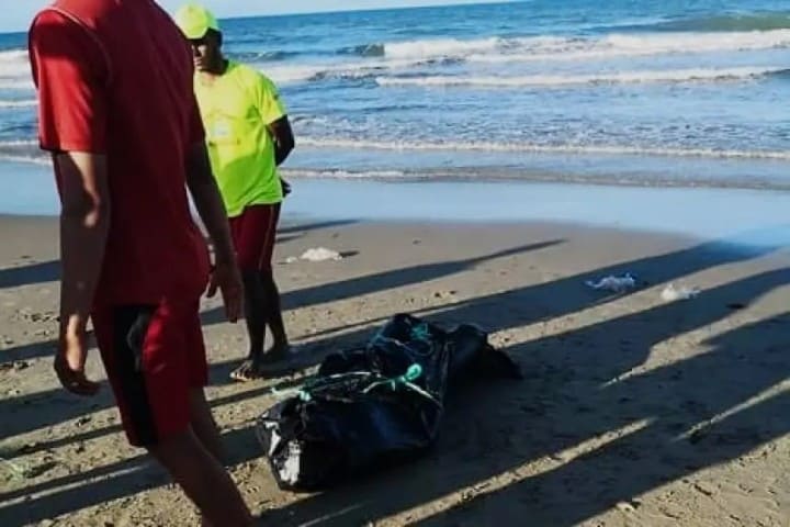 مياه بحر ألمينا بالفنيدق تلفظ جثة مهاجر سري من جنسية جزائرية