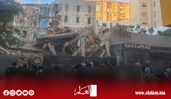 انهيار سور اسمنتي على مقهى بشكل فجائي