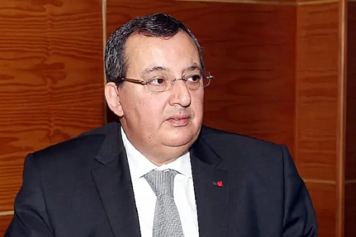 علي الفاسي الفهري الرئيس السابق للجامعة الملكية المغربية لكرة القدم يغادر إلى دار البقاء
