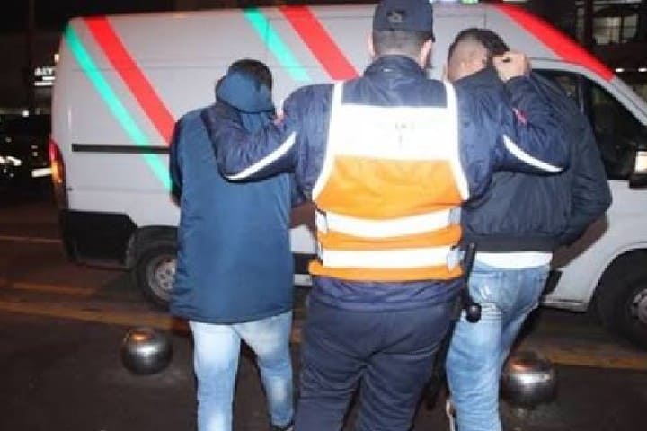 أمن طنجة يوقف 12 شخصا بتهمة تبادل العنف وإلحاق خسائر مادية بالشارع العام