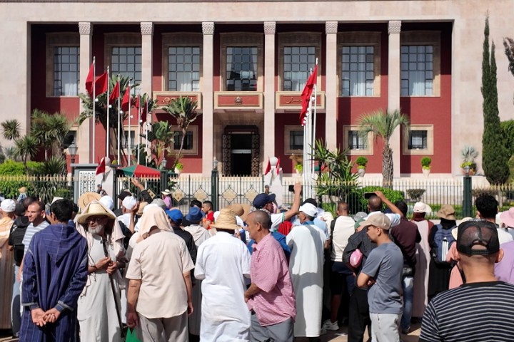 ضحايا مرض "السيليكوز" المهني يقودون إنزالا وطنيا غاضبا أمام البرلمان