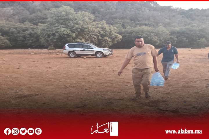 عامل إقليم أزيلال ينتقل إلى بؤرة الحريق بغابة أفوزار لتقييم الوضع وتنسيق عمليات الإطفاء
