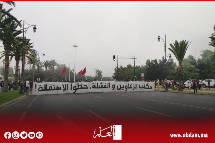 بالآلاف.. جماهير حسنية أكادير تزحف إلى الولاية وتطالب برحيل الرئيس بلعيد ومن معه "فورًا"