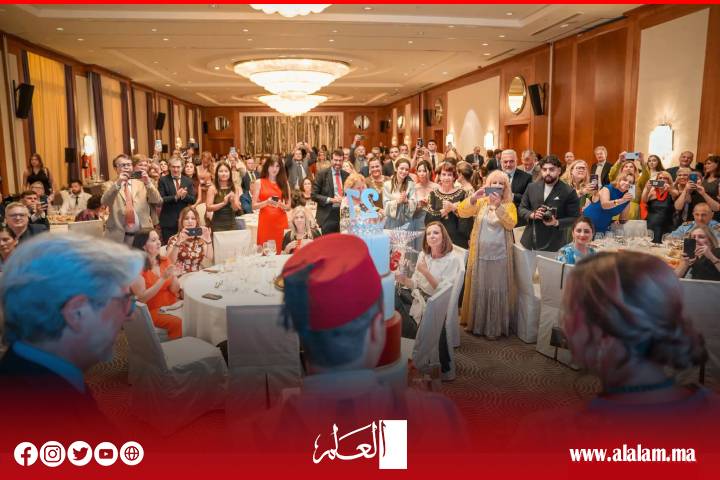 فالنسيا تحتفي بعيد العرش.. القنصلية العامة تجمع أفراد الجالية المغربية في أجواء وطنية