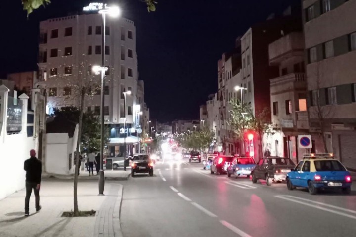 صخب المحركات يؤرق ساكنة حي كوزينة بالحسيمة.. مطالب بتدخل عاجل لوقف الإزعاج الليلي