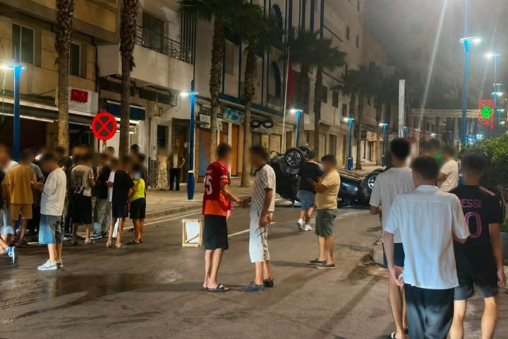 الحسيمة.. اصطدام عنيف بين سيارتين وانقلاب إحداهما قرب مسجد السدروي