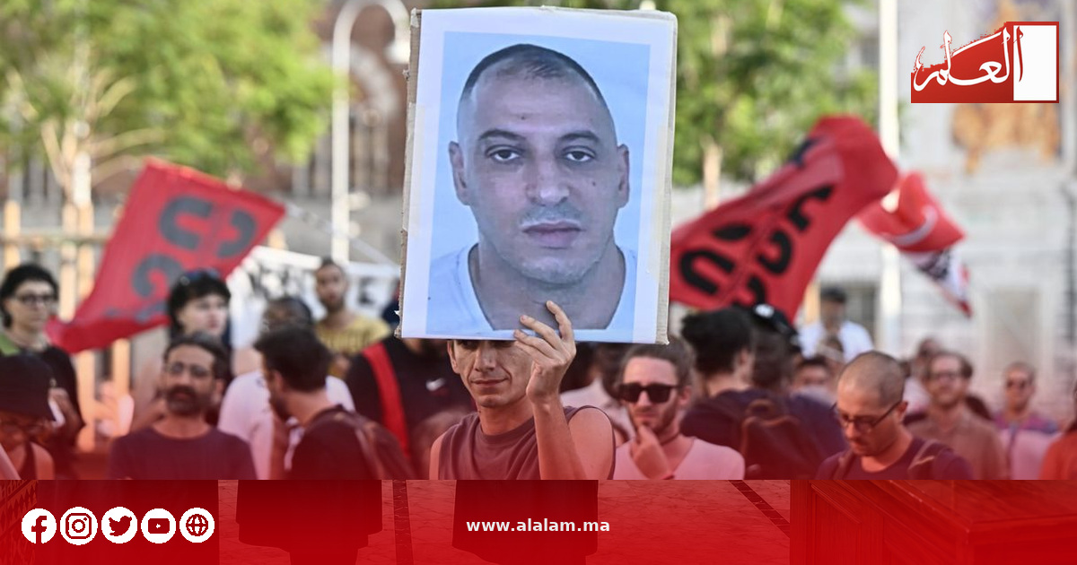 عادا إلى العمل والتحقيق لم يُحسم.. غضب أسرة عبد الرحيم فقير يشعل الجدل في إيطاليا