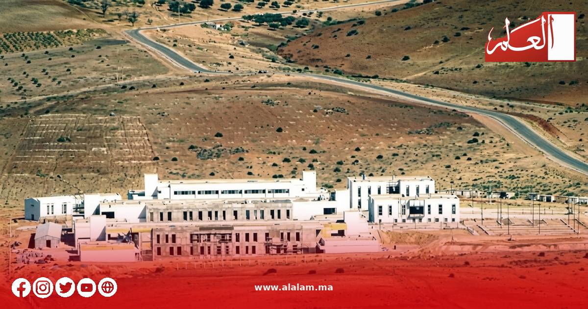 أيت قمرة.. تأخر أشغال الجامعة يفرض على الطلبة مواصلة الدراسة بالحسيمة وبوكيدان