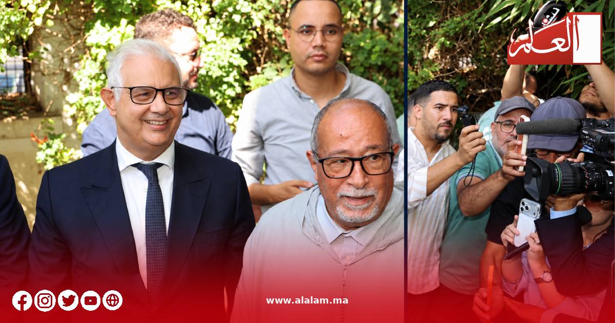نزار بركة والوفد المرافق خلال لقاء المشاورات الحكومية
