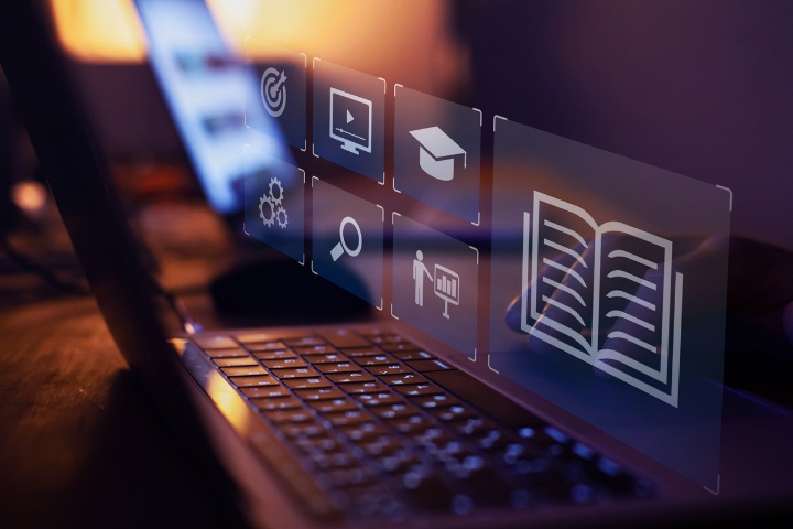 المحكمة الابتدائية بالحسيمة تصدر حكماً في ملف يتعلق بالنشر الرقمي وحجب صفحات إلكترونية