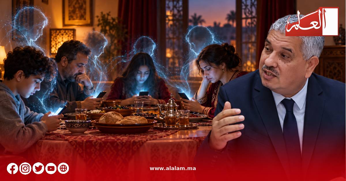 بوشعيب حمراوي يكتب عن بيوت تجمع الأجساد وتفرّق الشاشات قلوب ساكنيها