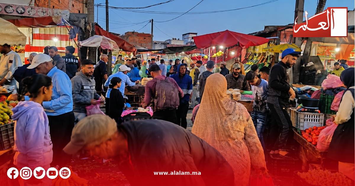 شكاوى من انتشار الباعة الجائلين بشوارع سيدي علال التازي