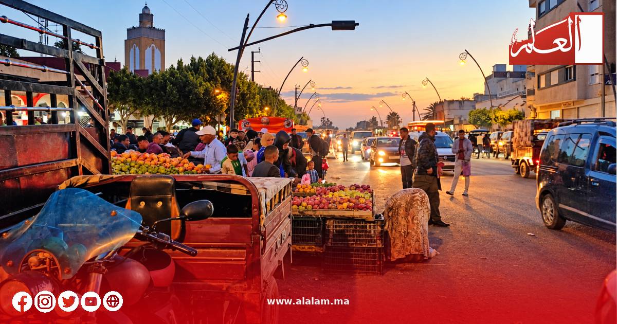 شكاوى من انتشار الباعة الجائلين بشوارع سيدي علال التازي
