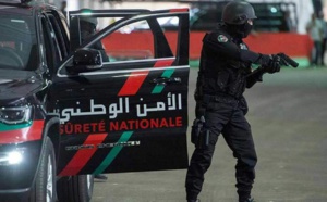 عناصر شرطة فاس تشهر أسلحتها النارية لتوقيف 3 جانحين.