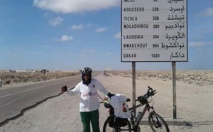 رحالة مغربي يتوجه إلى الكركرات بواسطة دراجته الهوائية