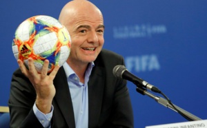 إنفانتينو يؤكد مشاركة الحكمات بكأس العالم قطر 2022