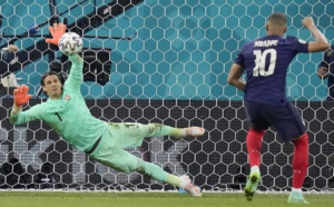 "مبابي" يقود بطل العالم إلى خارج اليورو من باب ركلات الترجيح أمام سويسرا