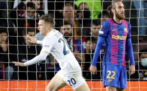 نابولي يفرض التعادل على برشلونة في الكامب نو  