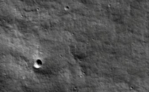 وكالة "ناسا" تكشف سر حفرة قطرها 10 أمتار على سطح القمر