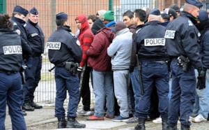 فرنسا تسابق الزمن لتضييق الخناق على المهاجرين