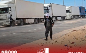 شاحنات  مغربية محملة بالخضروات الطازجة عالقة بمعبر الكركرات