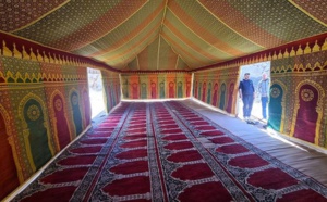 سلطات الحسيمة تغلق مسجدا آيلا للسقوط وتعوضه بخيمة لأداء الصلاة
