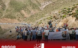 عامل أزيلال يستقبل مسيرة آيت بوكماز وهذا ماوعد به الساكنة..